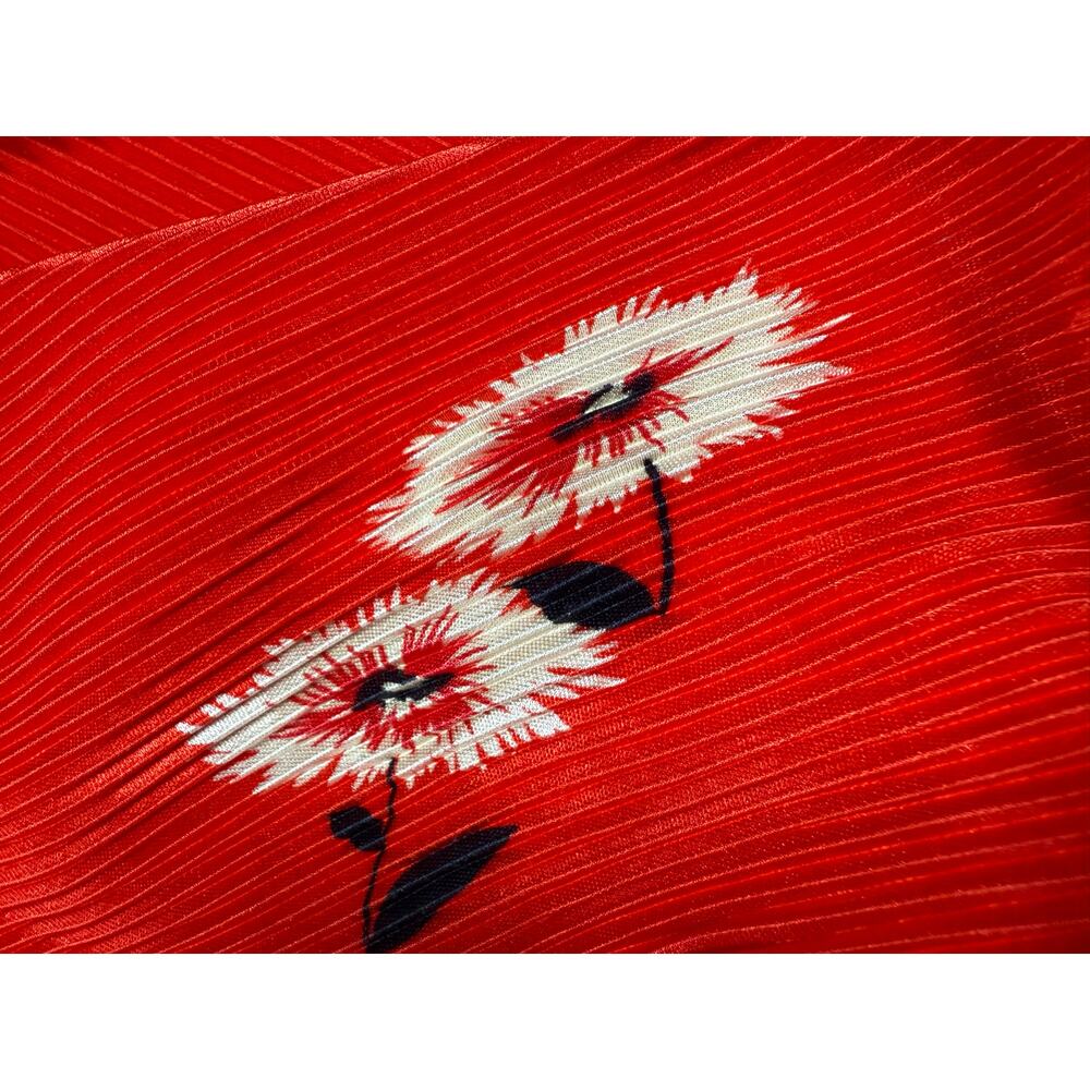 ASTR The Label Vneck Pleated Long Sleeve Surplice Blouse Red Floral SMALL - Picture 3 of 11